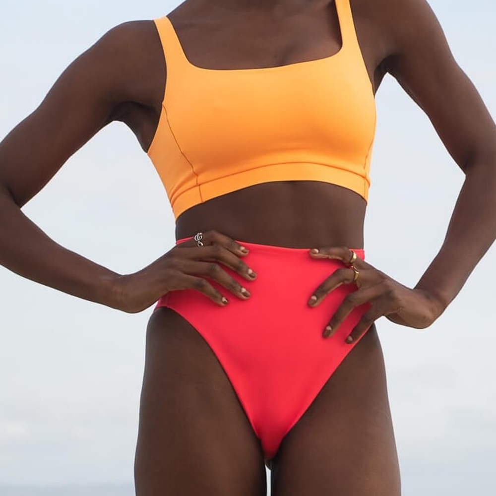 Left on Friday Hi Hi Bikini Bottoms in Rescue size Large